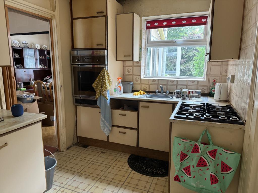 Lot: 112 - SEMI-DETACHED HOUSE FOR IMPROVEMENT - Kitchen